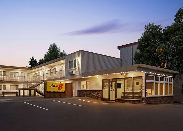 Super 8 By Wyndham Courtenay