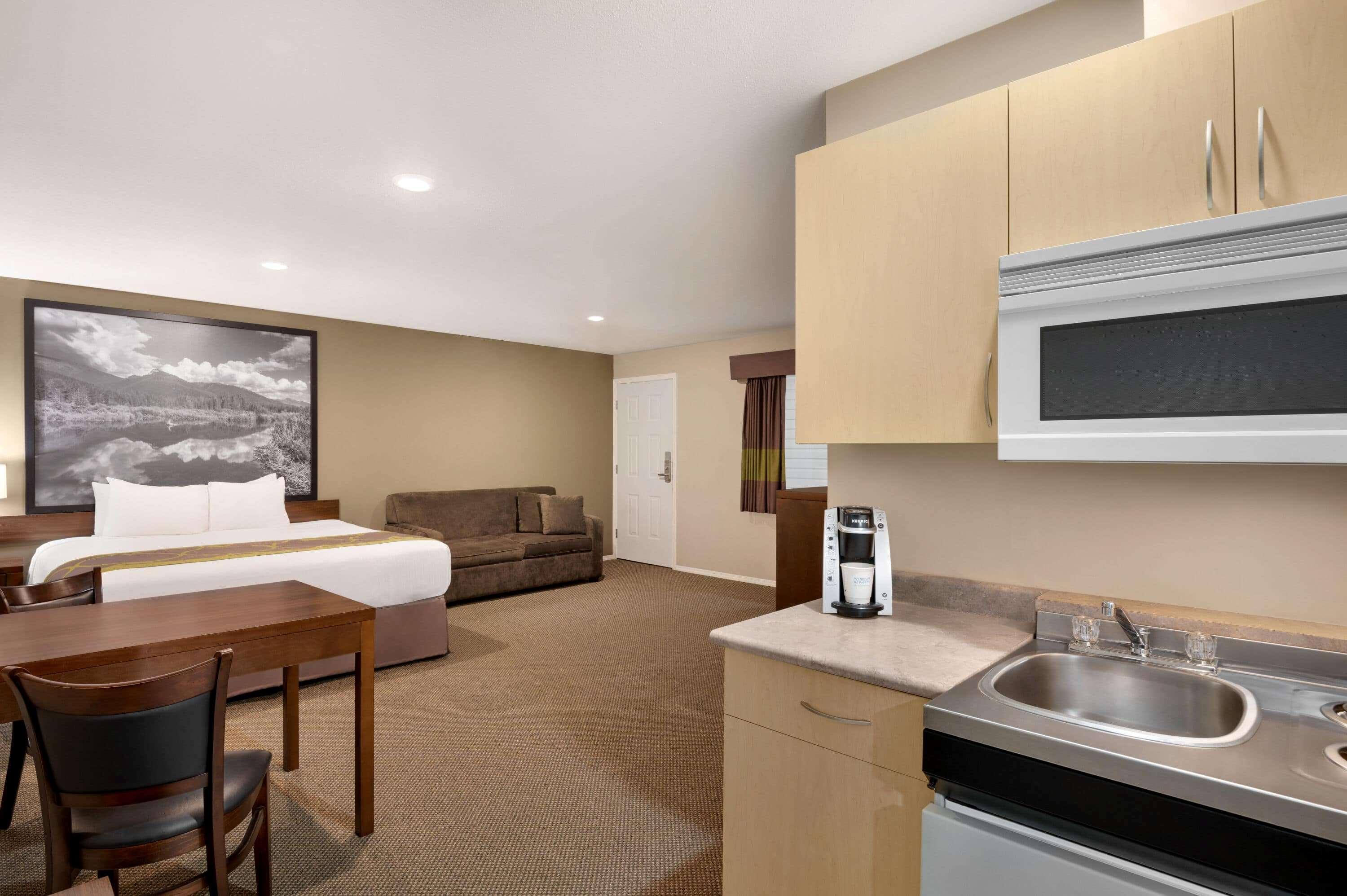 Super 8 By Wyndham Courtenay Inn 2*