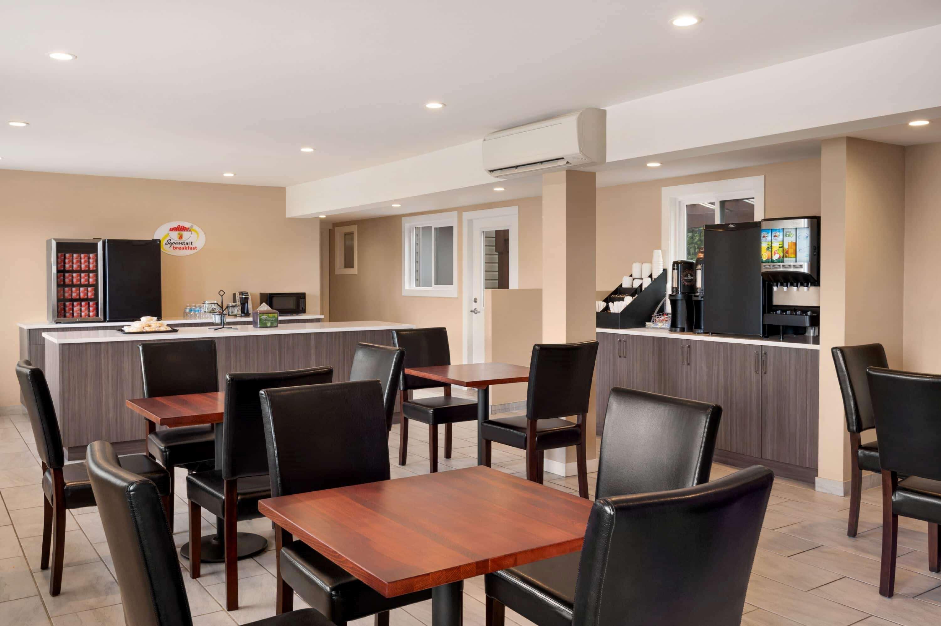 Super 8 By Wyndham Courtenay Inn Courtenay