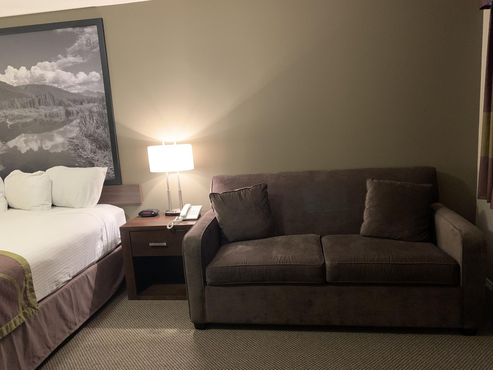 Super 8 By Wyndham Courtenay Inn