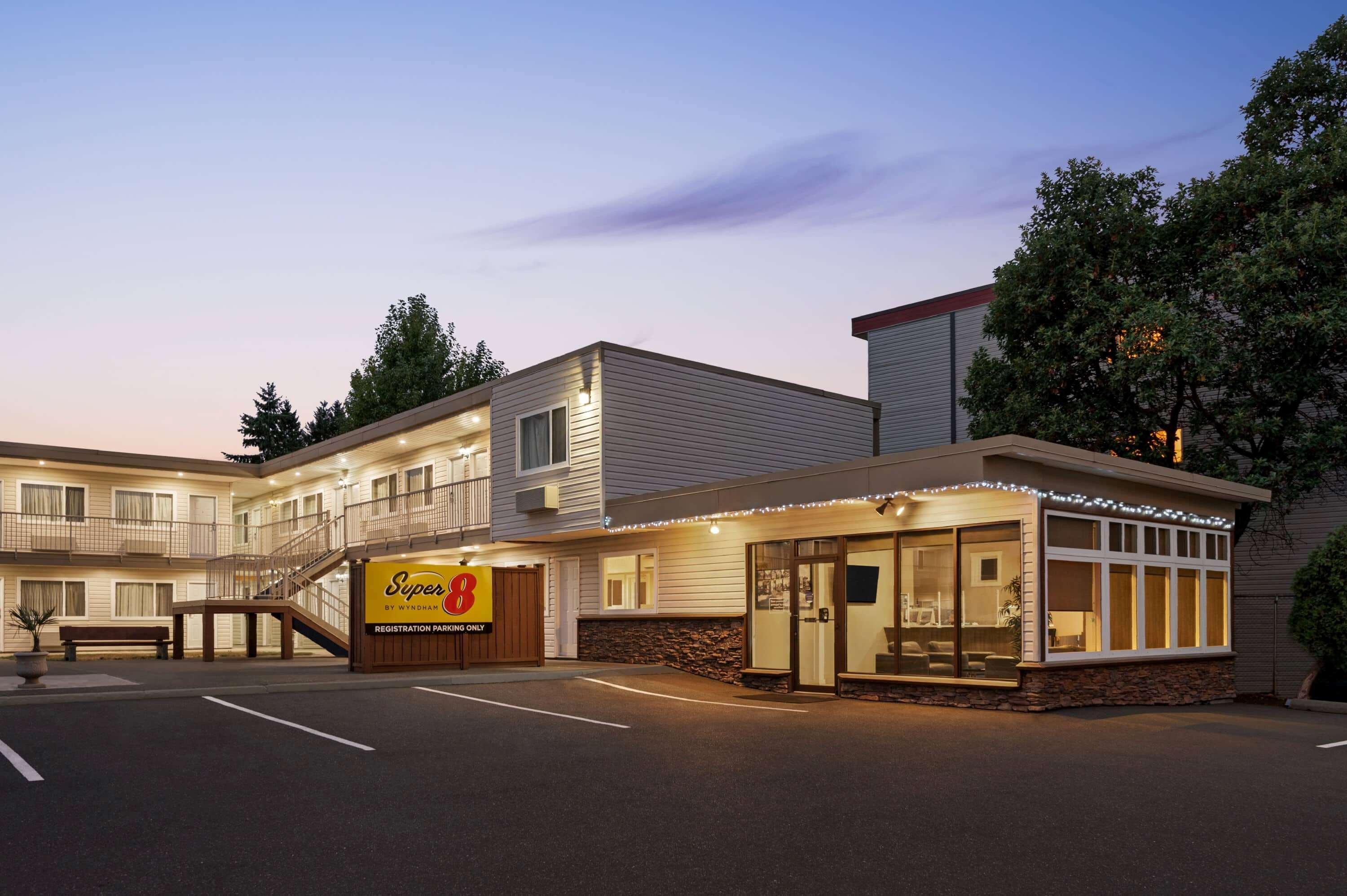 Super 8 By Wyndham Courtenay