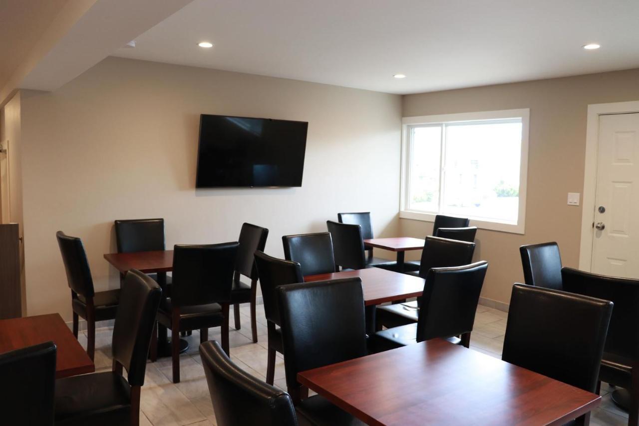Super 8 By Wyndham Courtenay Inn 2*